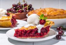 Η πιο λαχταριστή σπιτική cherry pie – Μια συνταγή που θα σε ξετρελάνει!
